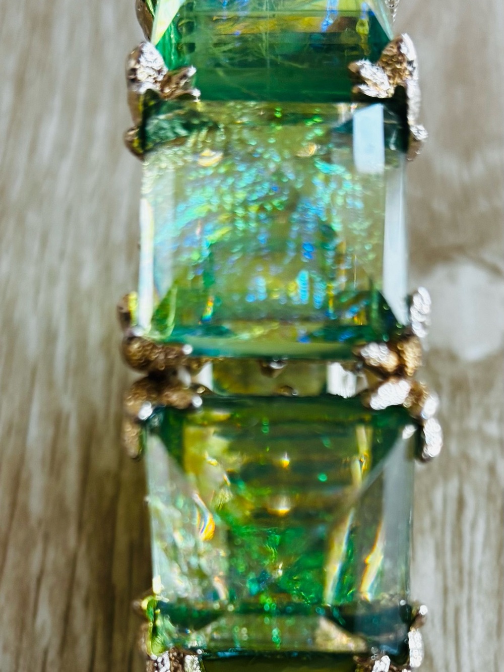 Green Tsavorite Crystal bracelet with gold Filagree accent - Picture 3 of 4
